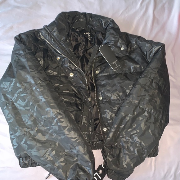 Black camo print cropped puffer jacket - Picture 2 of 4
